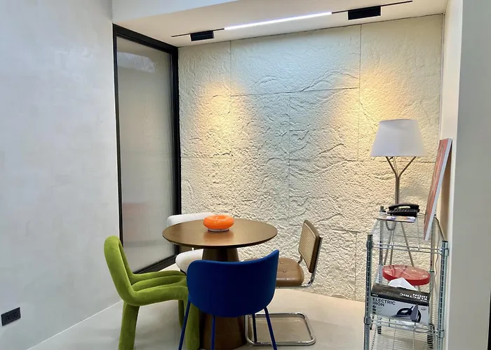 Apartahotel In Of Taguig - Near Burgos Circle *